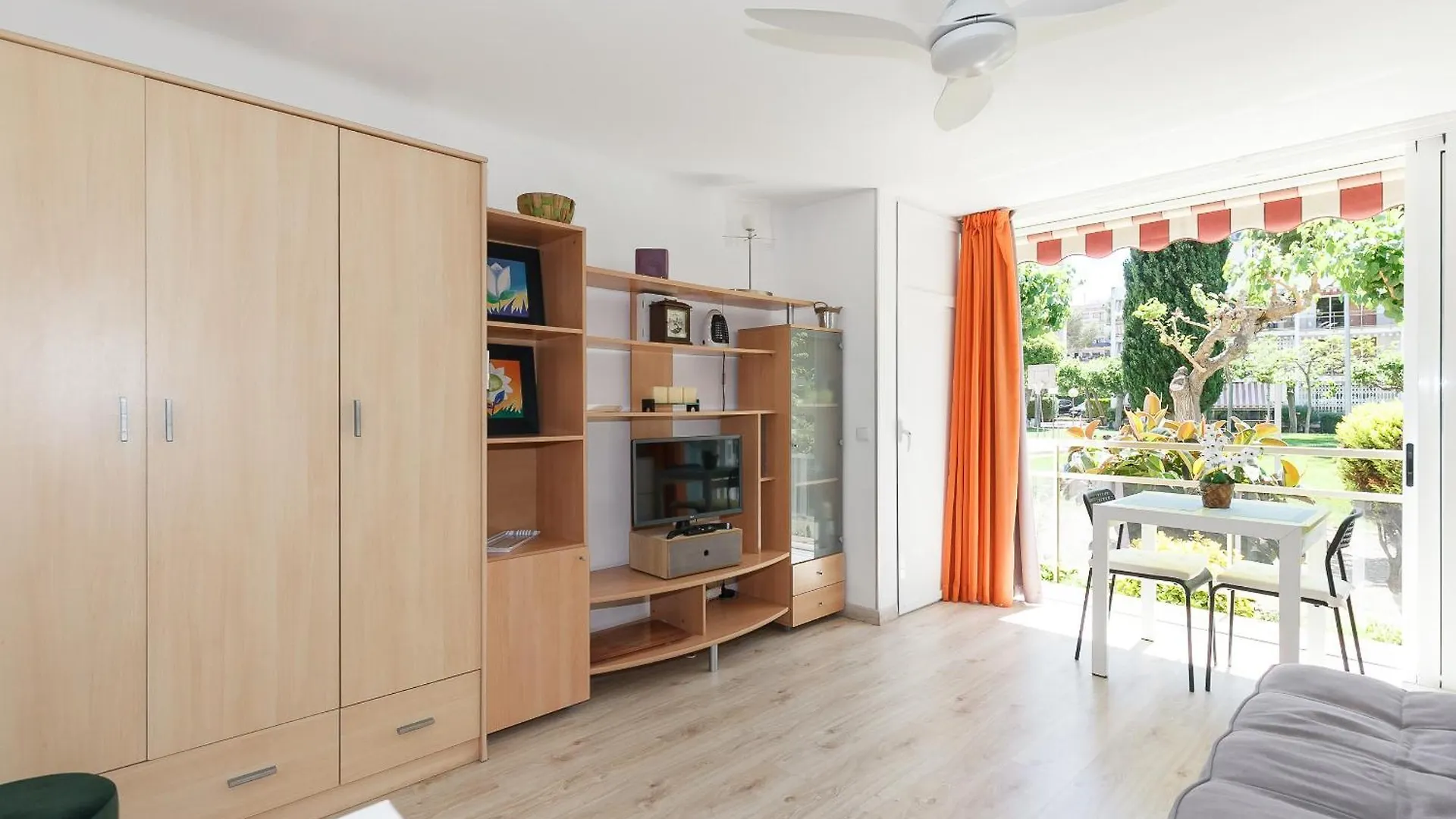 Uhc Reus Camp I Mar Apartment Salou